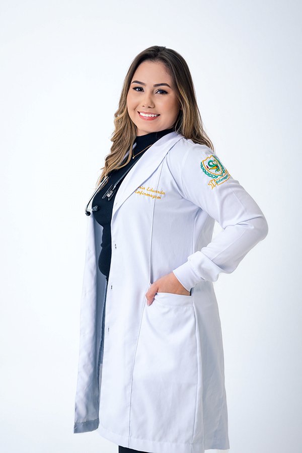 Detalhe da beca e do capelo, Maria Eduarda Enfermagem, Goiânia