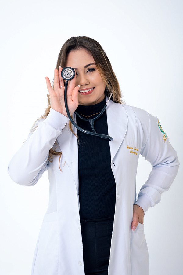 Formando durante a cerimônia, Maria Eduarda Enfermagem, Goiânia