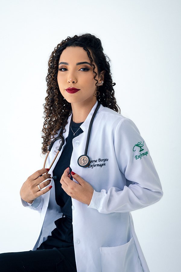 Formando durante ensaio fotográfico de formatura em Goiânia