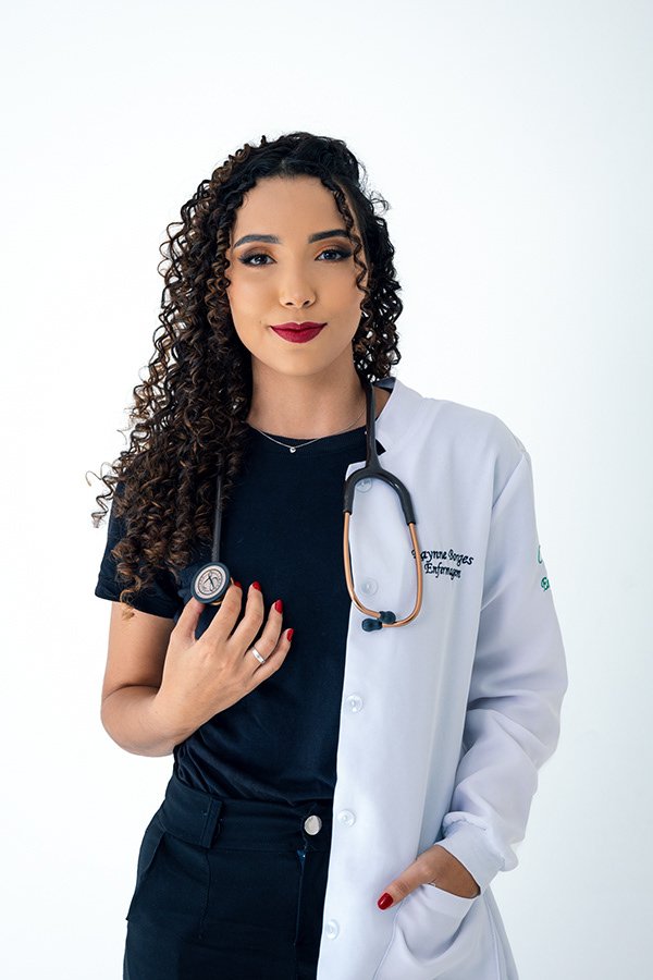 Retrato de ensaio de formatura de Rayane em Goiânia