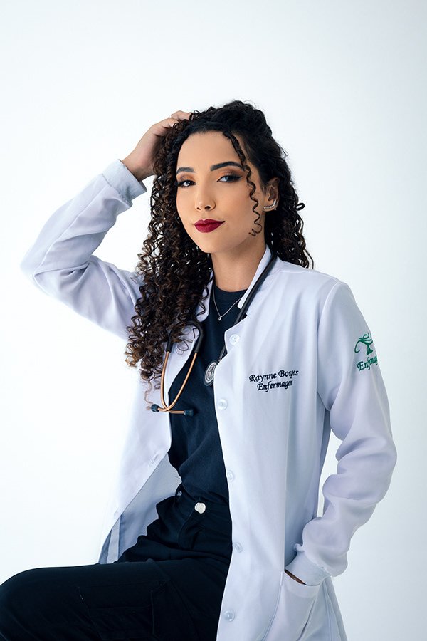 Retrato de ensaio de formatura de Rayane em Goiânia